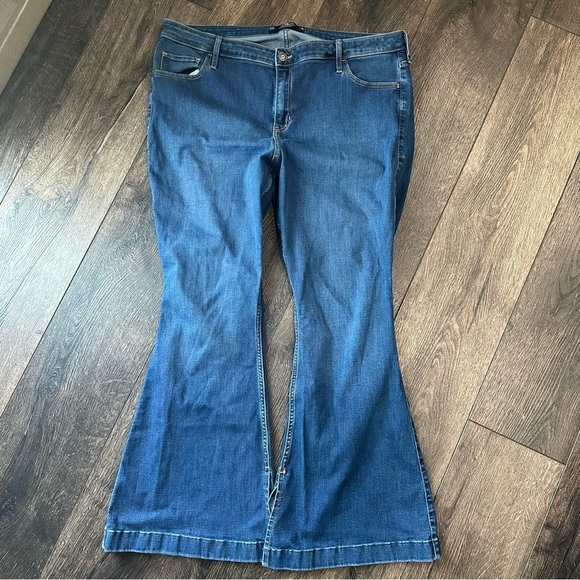 Hollister high rise vintage flare size 21 regular slit hem medium blue wash jean - Picture 1 of 6